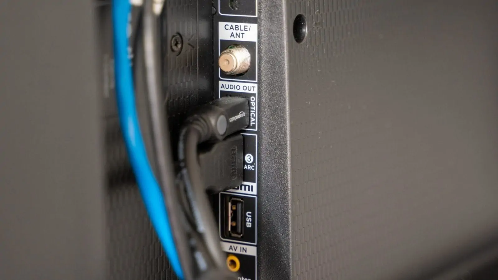 تفاوت HDMI 2.1 و DisplayPort 1.4 چیست؟ کدام برای اتصال مانیتور به کارت گرافیک بهتر است؟