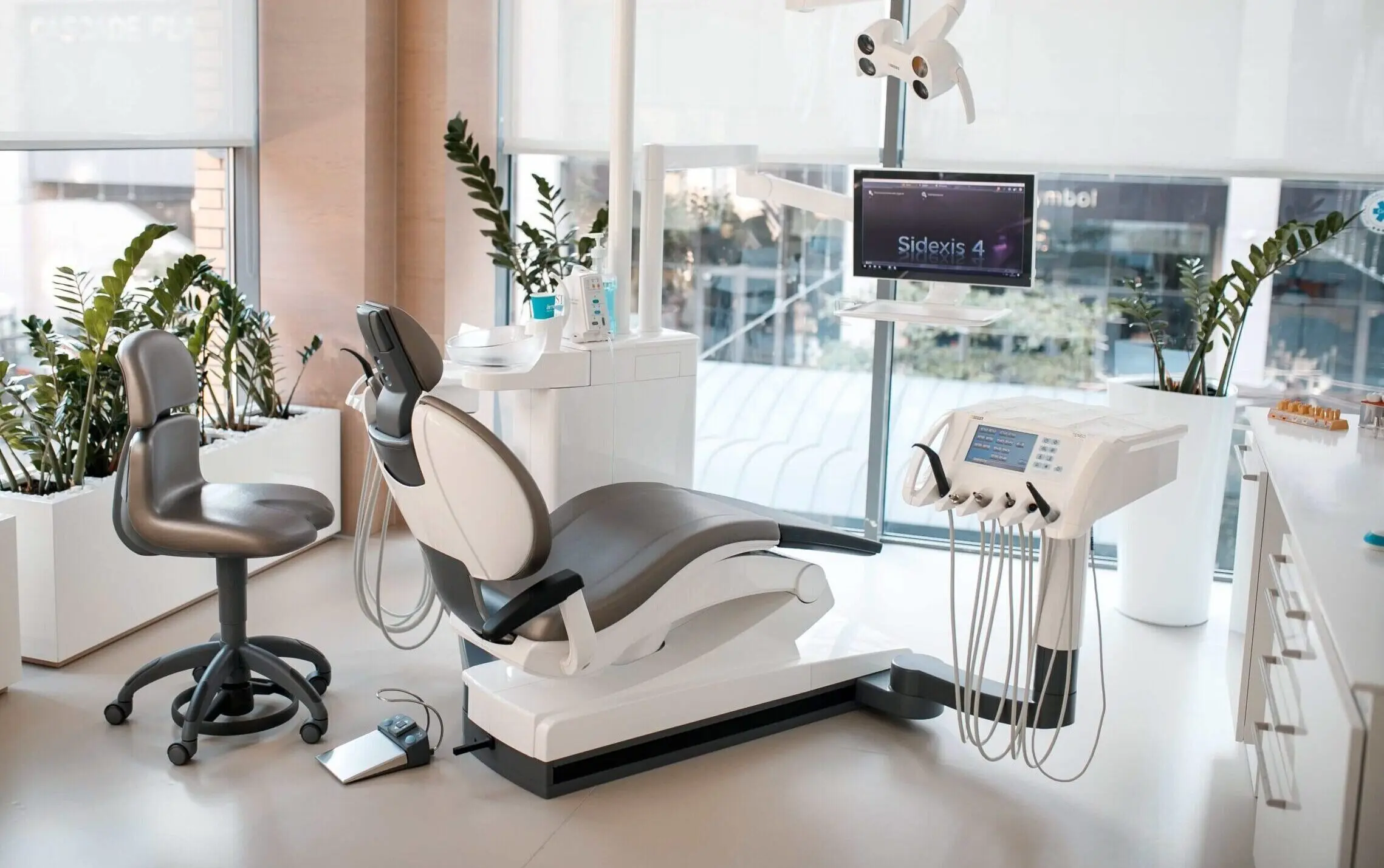 طراحی داخلی مطب دندان‌پزشکی + معرفی گیاهان مناسب برای مطب