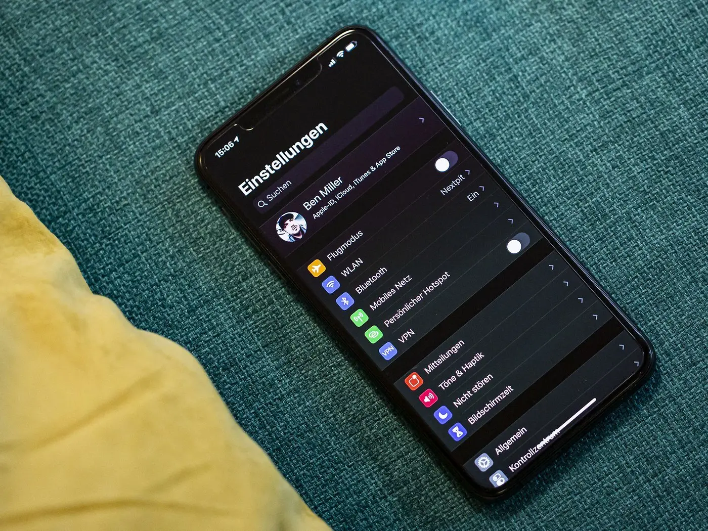 آموزش فعال سازی دارک مود آیفون + تفاوت حالت شب با Dark Mode