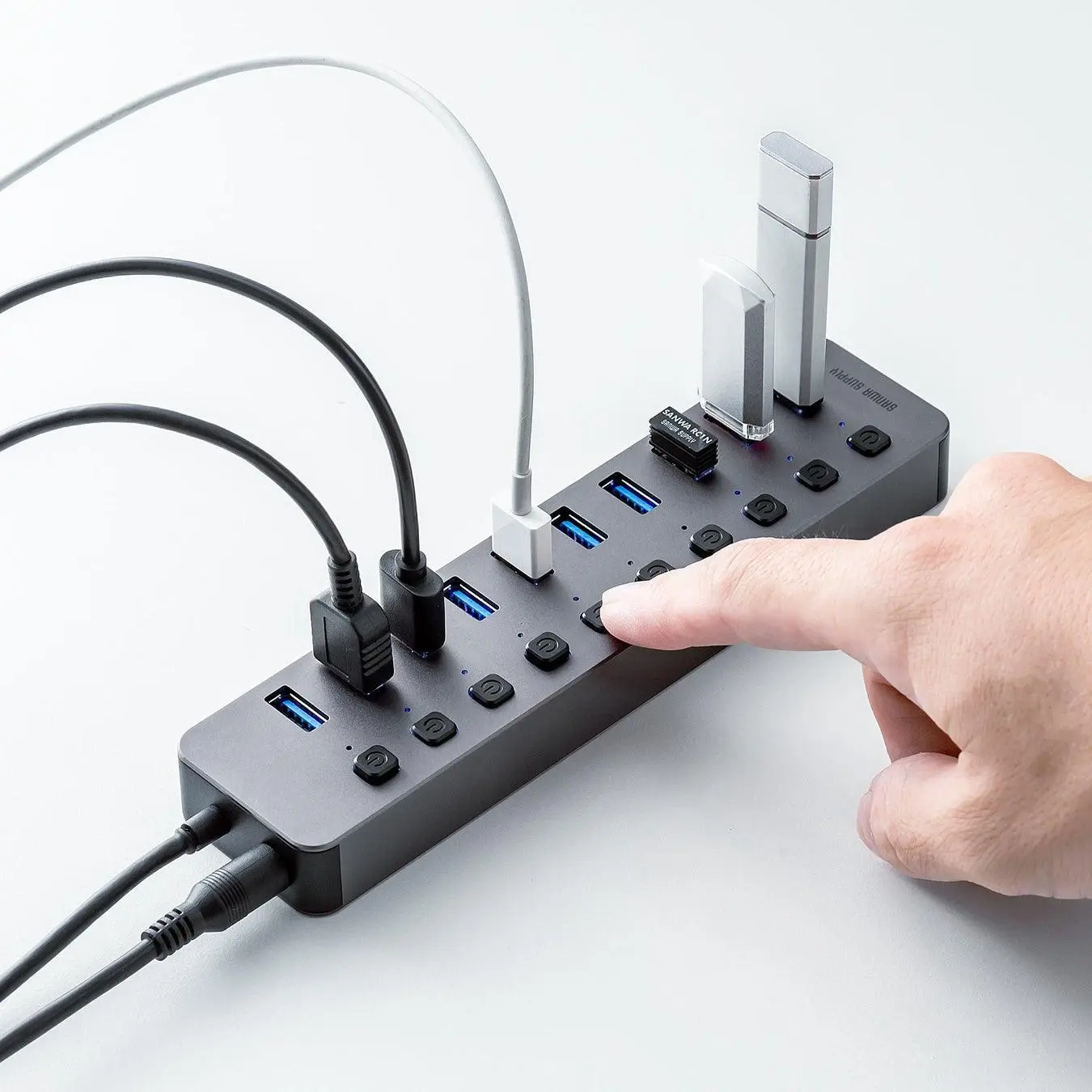 ۴ لوازم جانبی USB ارزان برای ارتقای کامپیوتر بدون دردسر