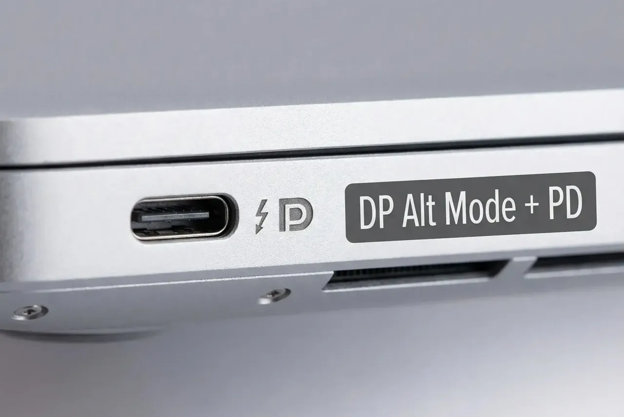 معنی علامت‌های USB چیست؟ راهنمای USB4 و Thunderbolt و DisplayPort و PD