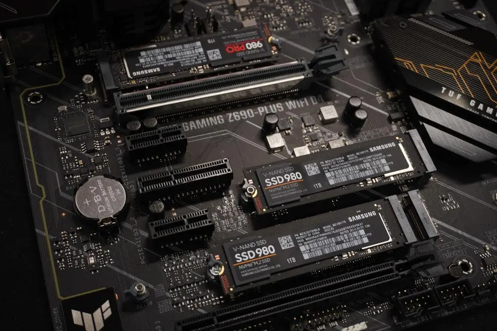 استفاده از SSD ساتا در کنار NVMe؛ بهترین کاربرد برای بازی و هوش مصنوعی